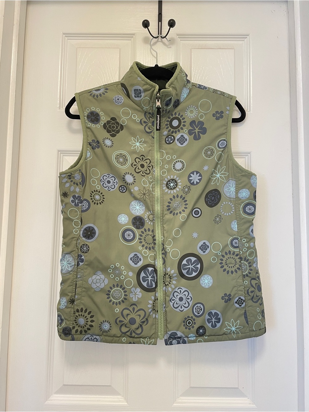 Patagonia Reversible Olive Green Floral Quilted Vest M